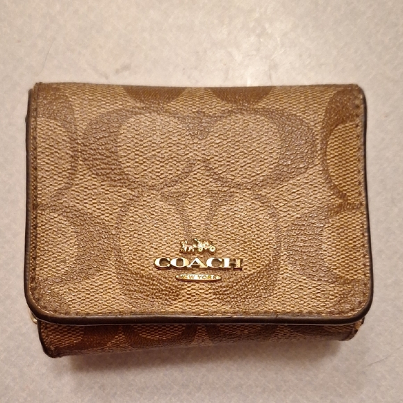 Coach Tan Signature Wallet - Picture 1 of 14